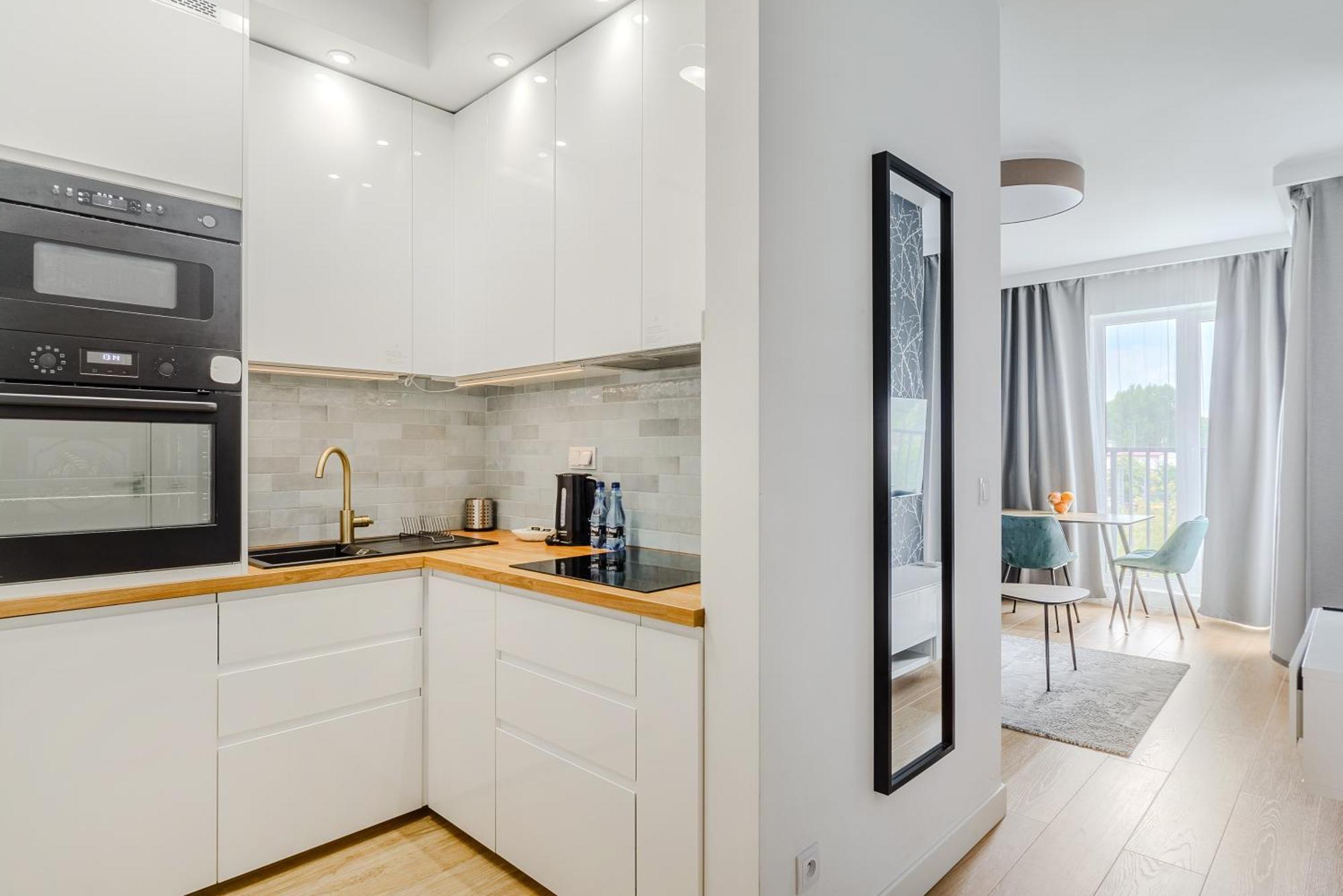 Premium In The Center Of With Free Parking & Balcony Warschau