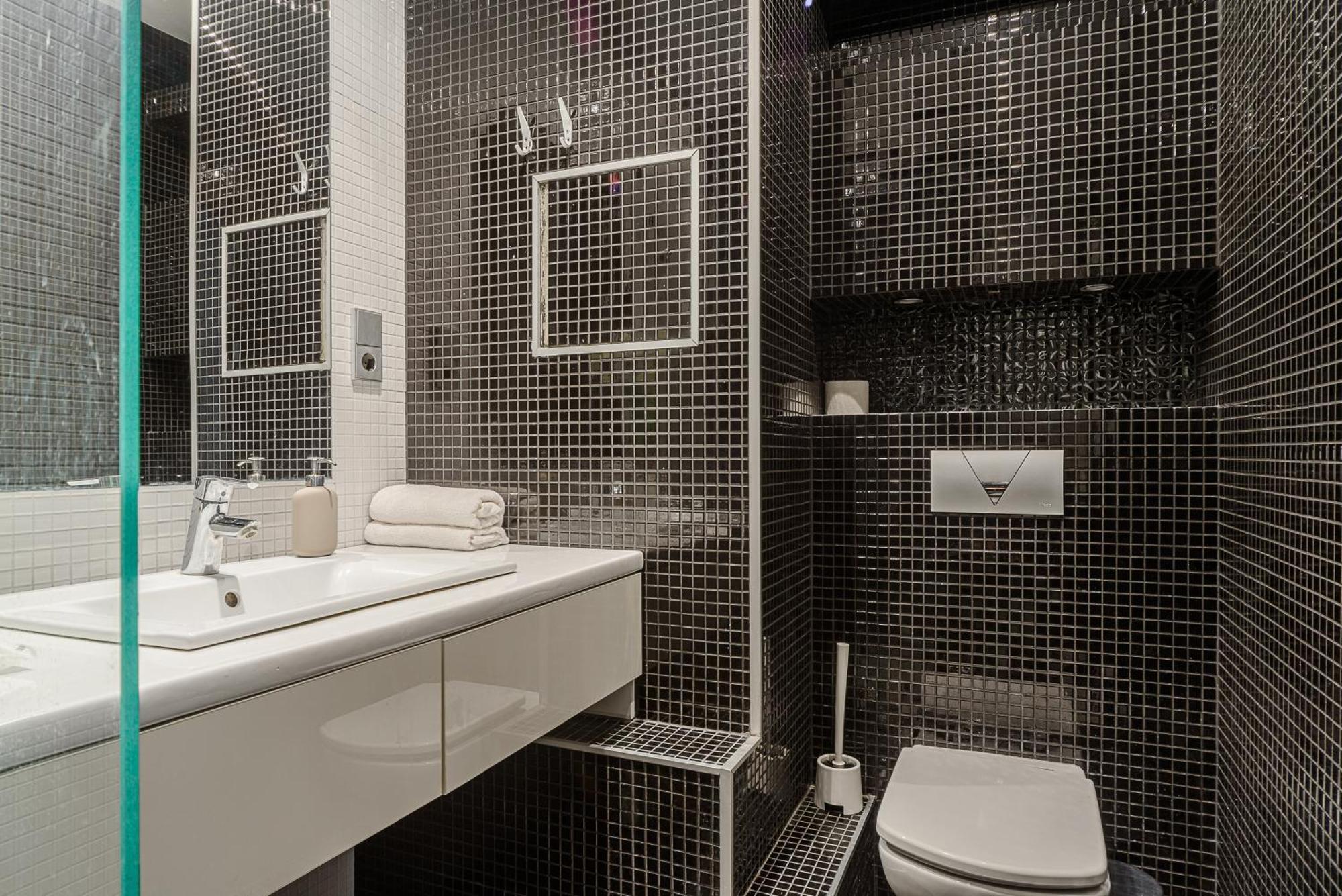 Premium In The Center Of With Free Parking & Balcony Warschau