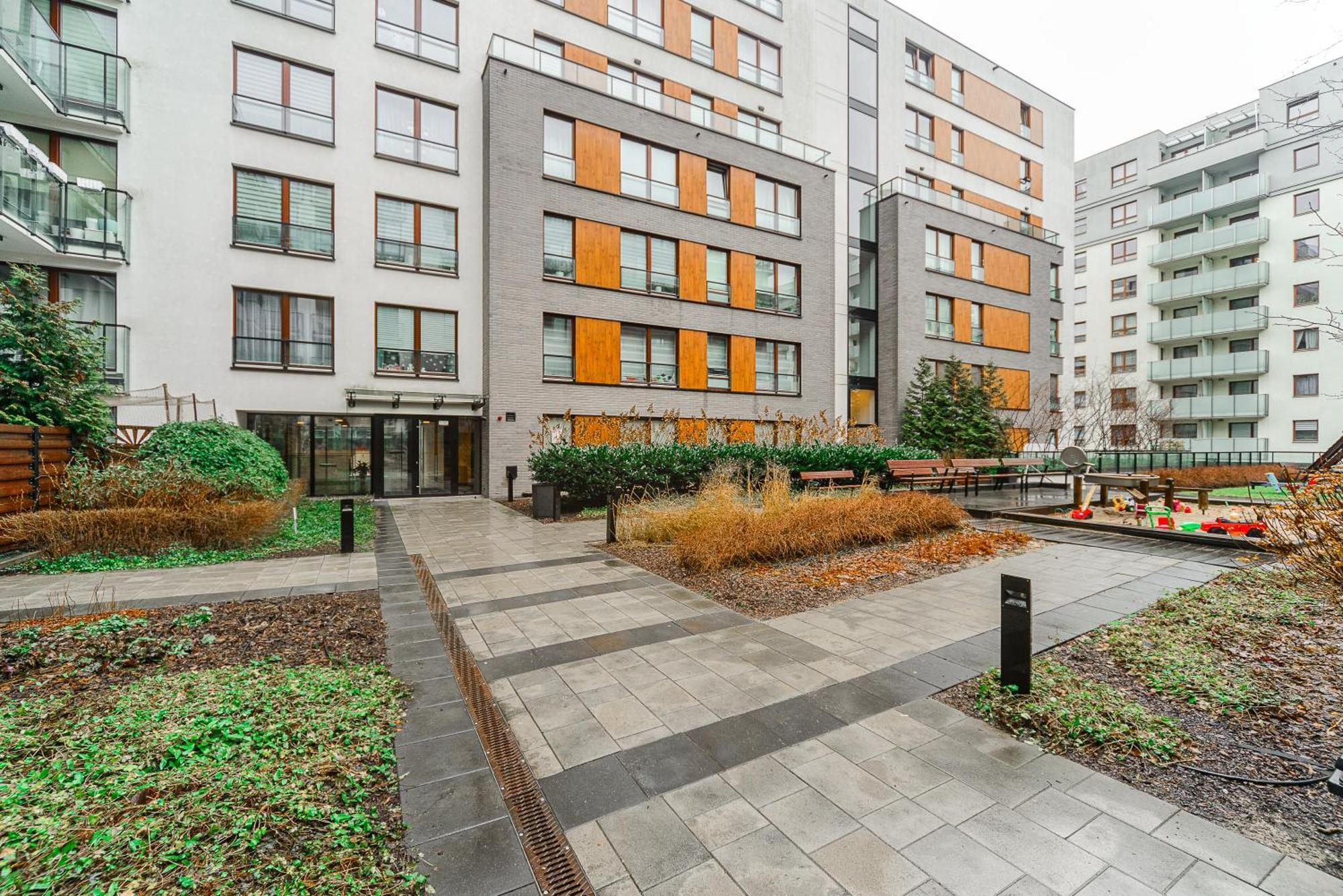 Premium In The Center Of With Free Parking & Balcony Warschau