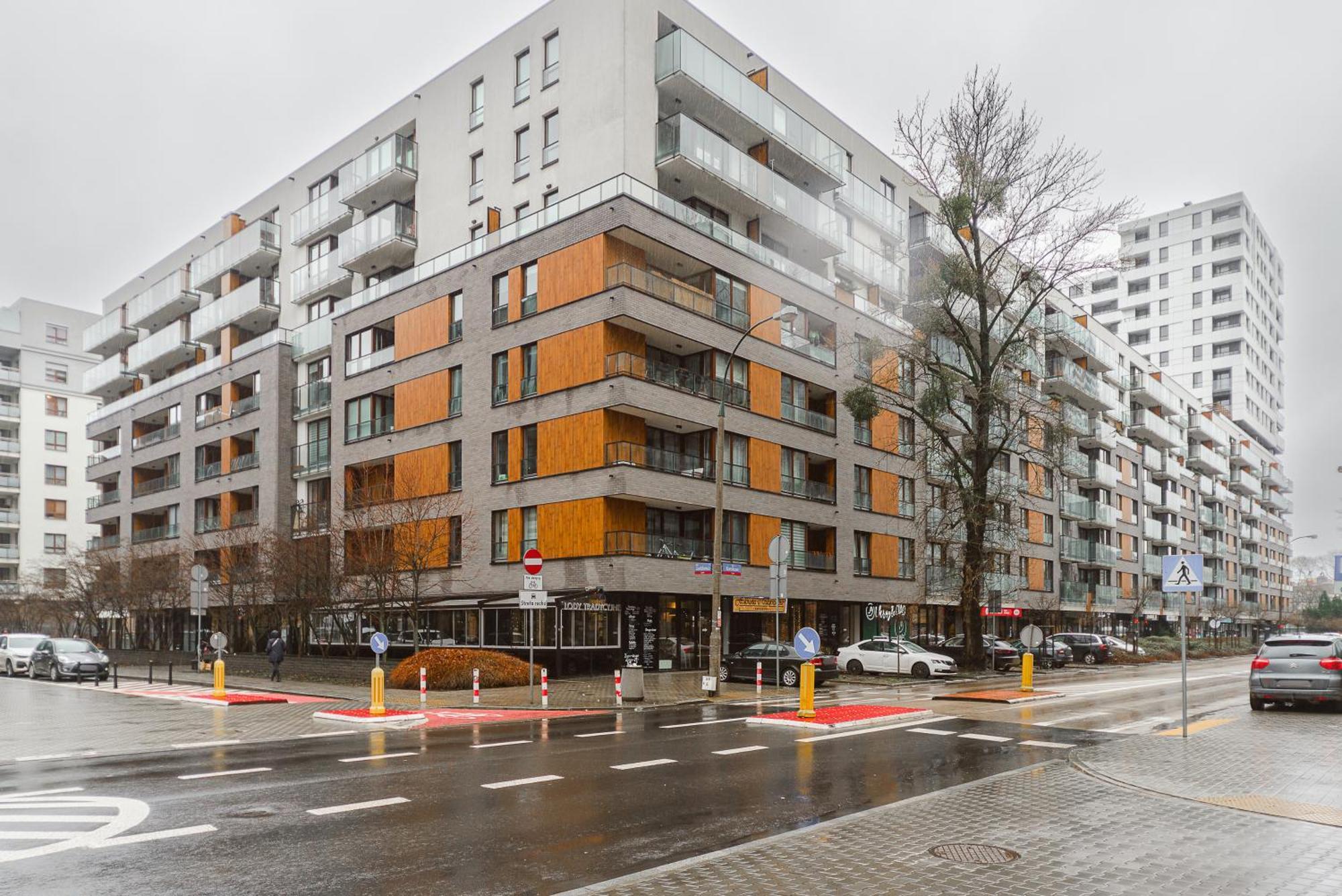 Premium In The Center Of With Free Parking & Balcony Warschau